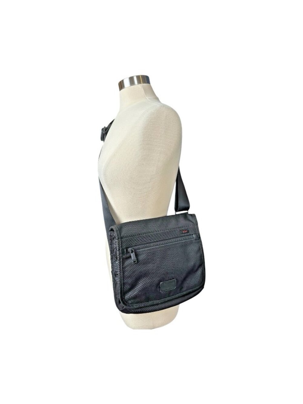 TUMI Alpha Messenger Crossbody Bag Black Nylon Laptop Work commuter minimalist